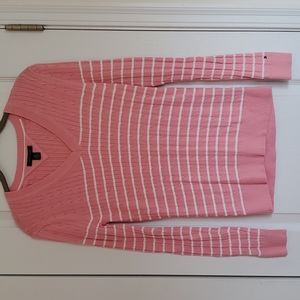 Tommy Hilfiger Women's long sleeve v-neck sweater size Medium.